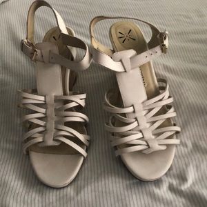 Isaac Mizrahi off white wedge